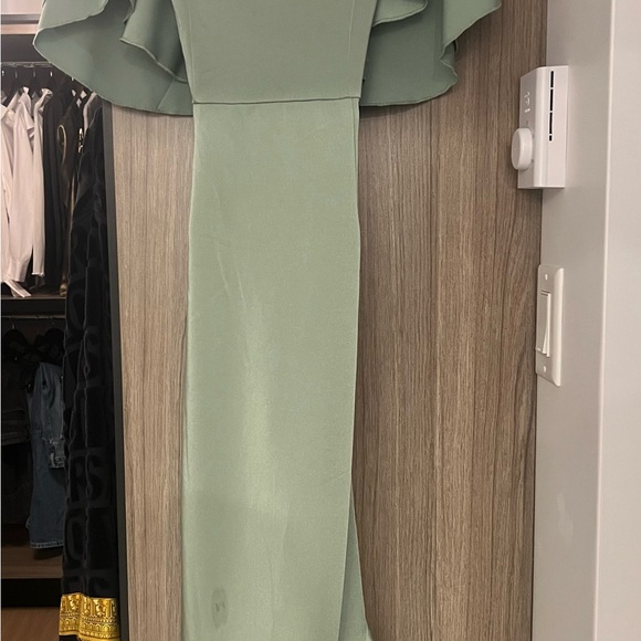 Formal dress - Picture 3 of 6